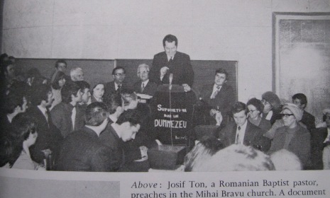 Iosif Țon predicând la Biserica Baptistă Mihai Bravu 1977