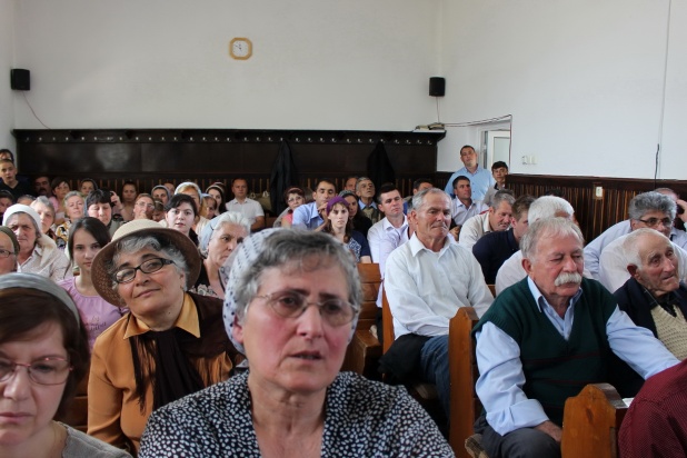 Biserica, oamenii din Ogrezeni (mai 2016)